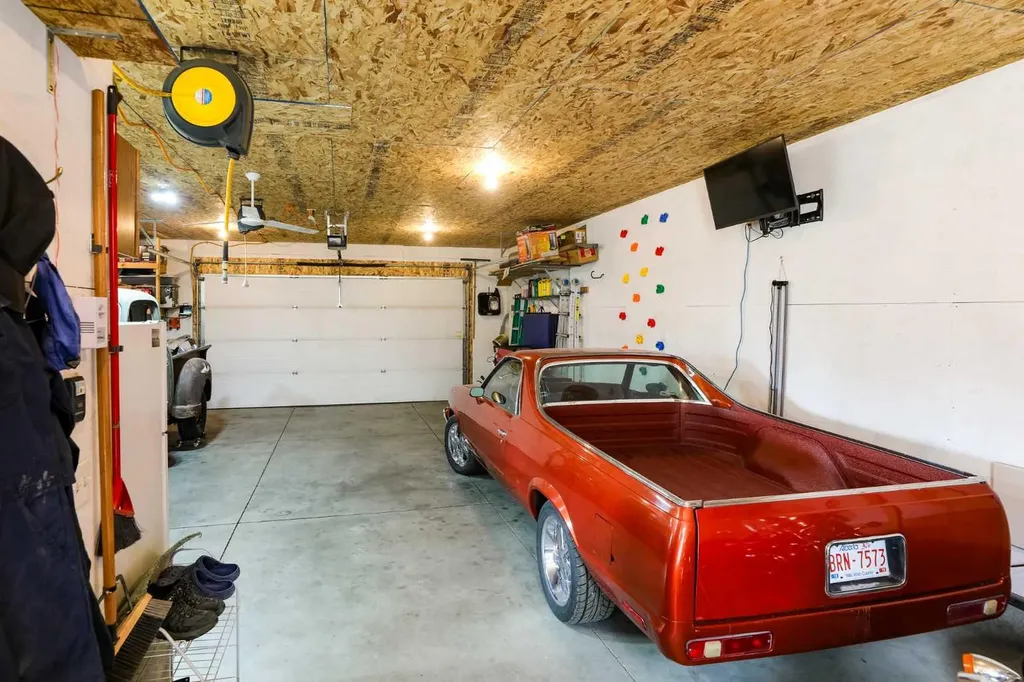 418 12 Avenue N Lethbridge AB T1H 1P3