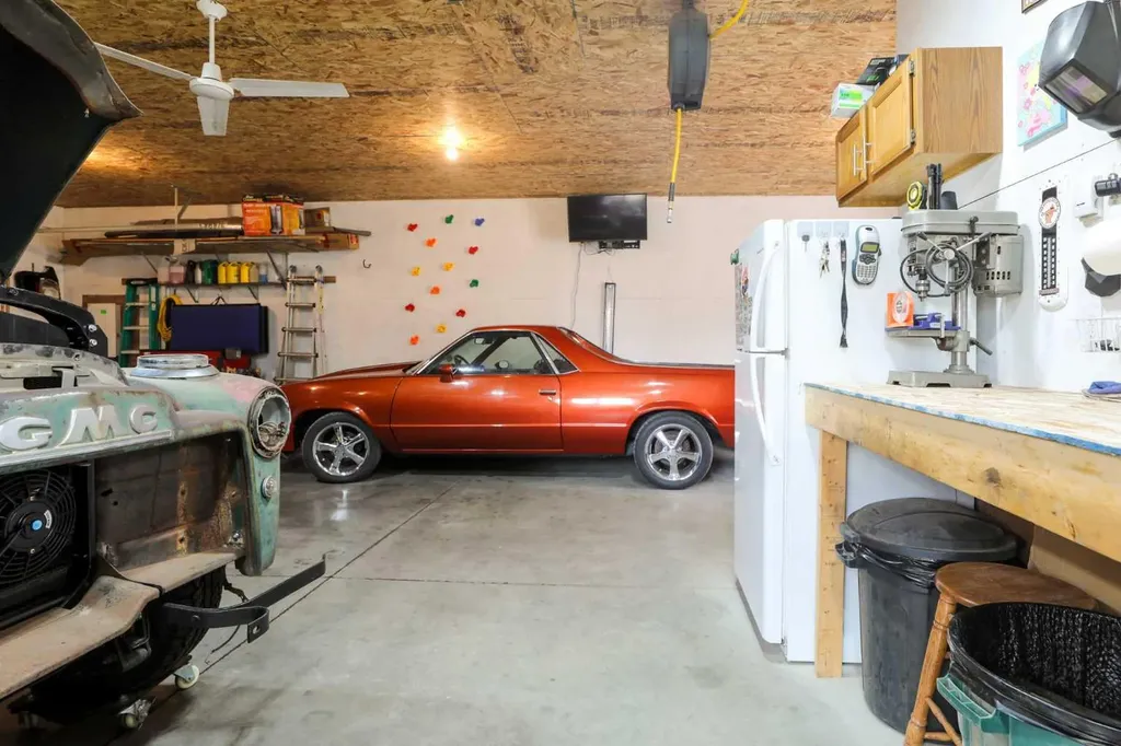 418 12 Avenue N Lethbridge AB T1H 1P3