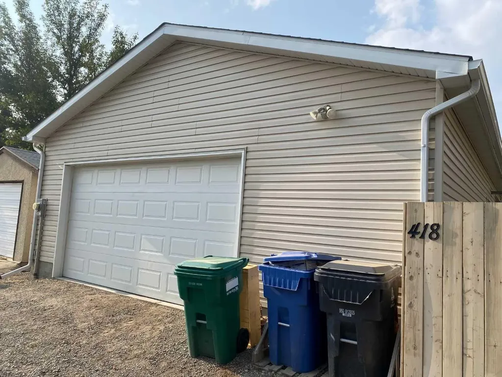 418 12 Avenue N Lethbridge AB T1H 1P3