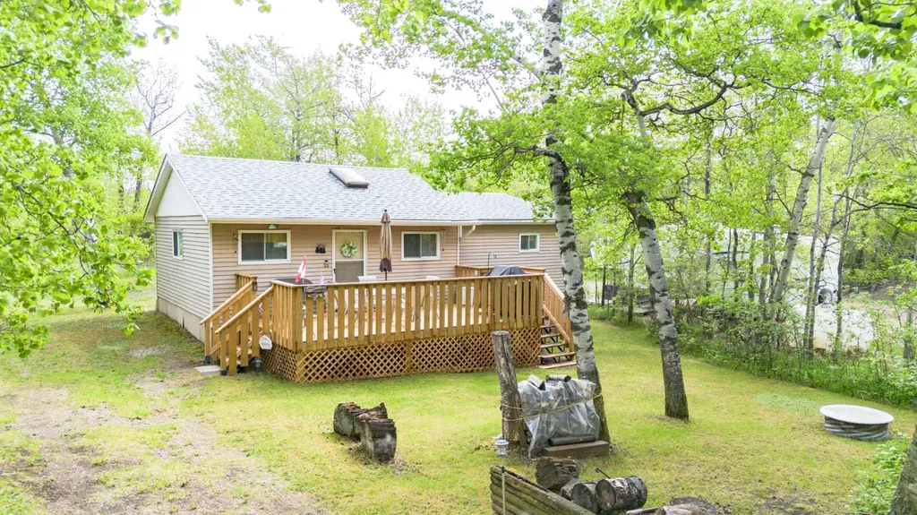 14 & 16 4 Street White Sands AB T0C 2L0