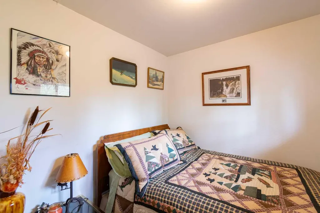 14 & 16 4 Street White Sands AB T0C 2L0