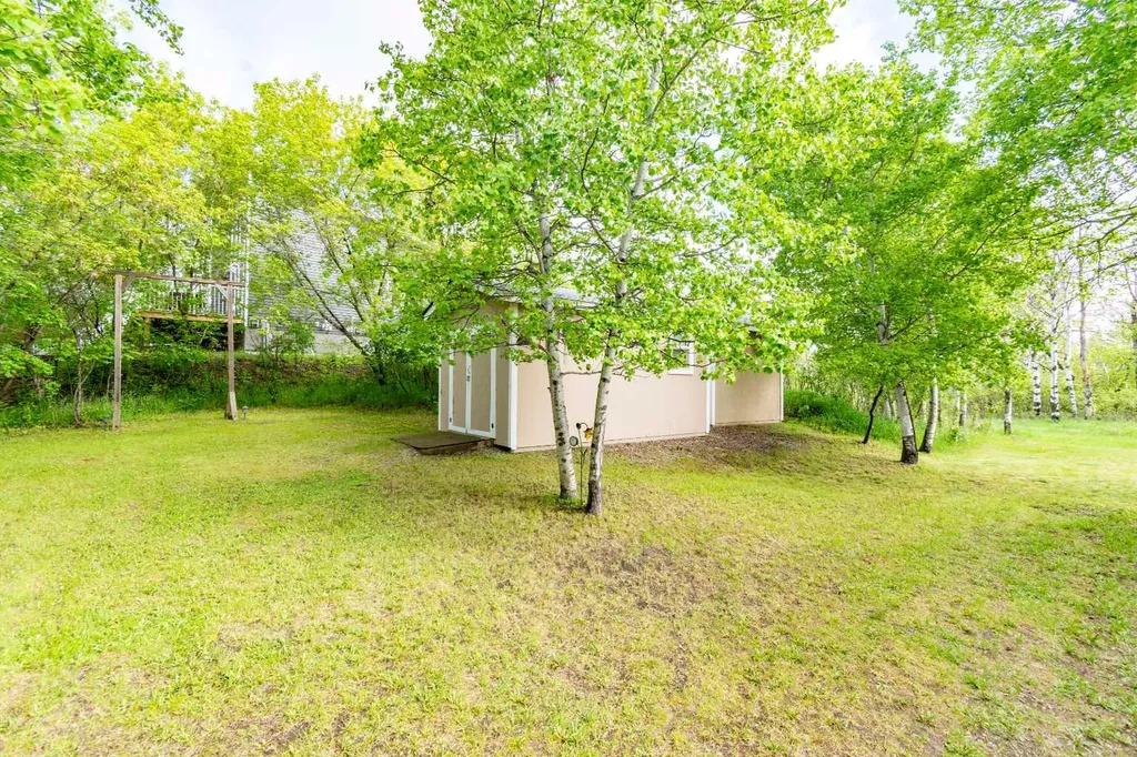 14 & 16 4 Street White Sands AB T0C 2L0