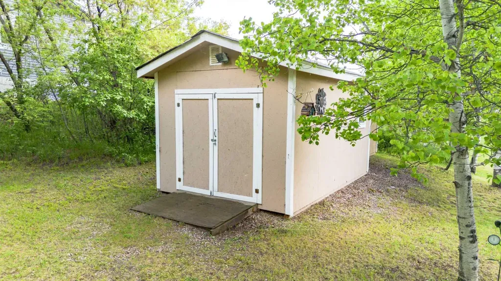 14 & 16 4 Street White Sands AB T0C 2L0