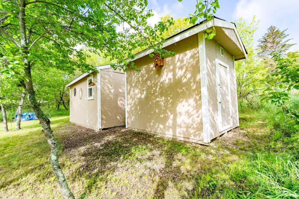 14 & 16 4 Street White Sands AB T0C 2L0