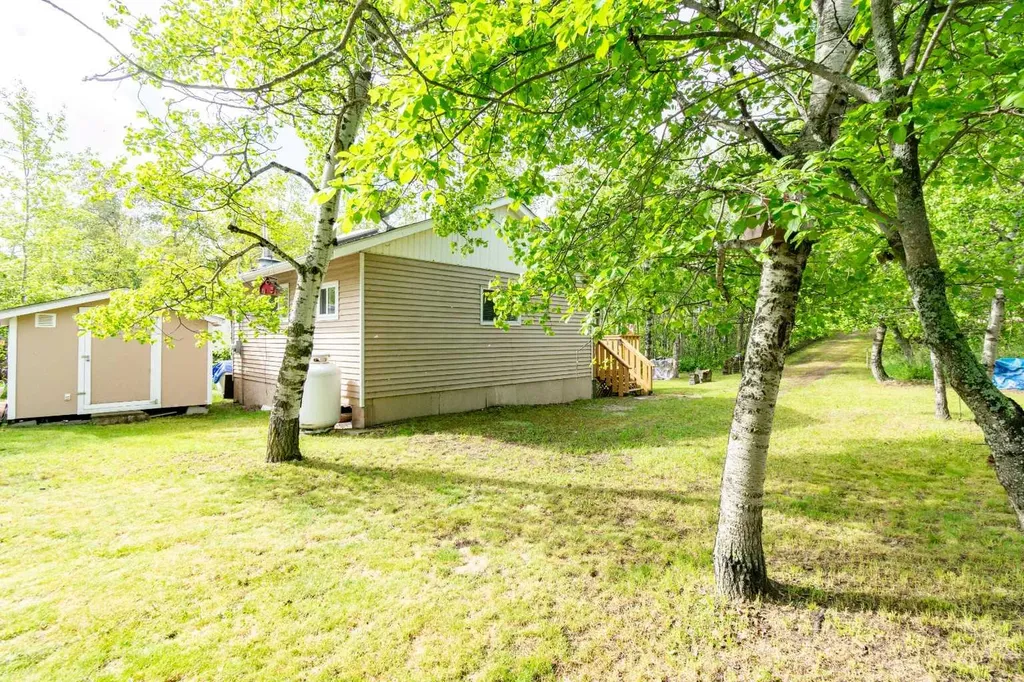 14 & 16 4 Street White Sands AB T0C 2L0