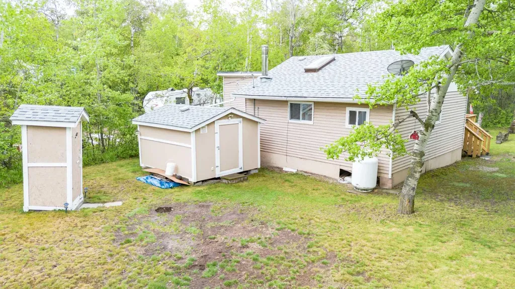 14 & 16 4 Street White Sands AB T0C 2L0