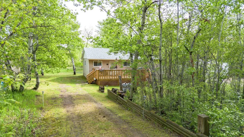 14 & 16 4 Street White Sands AB T0C 2L0