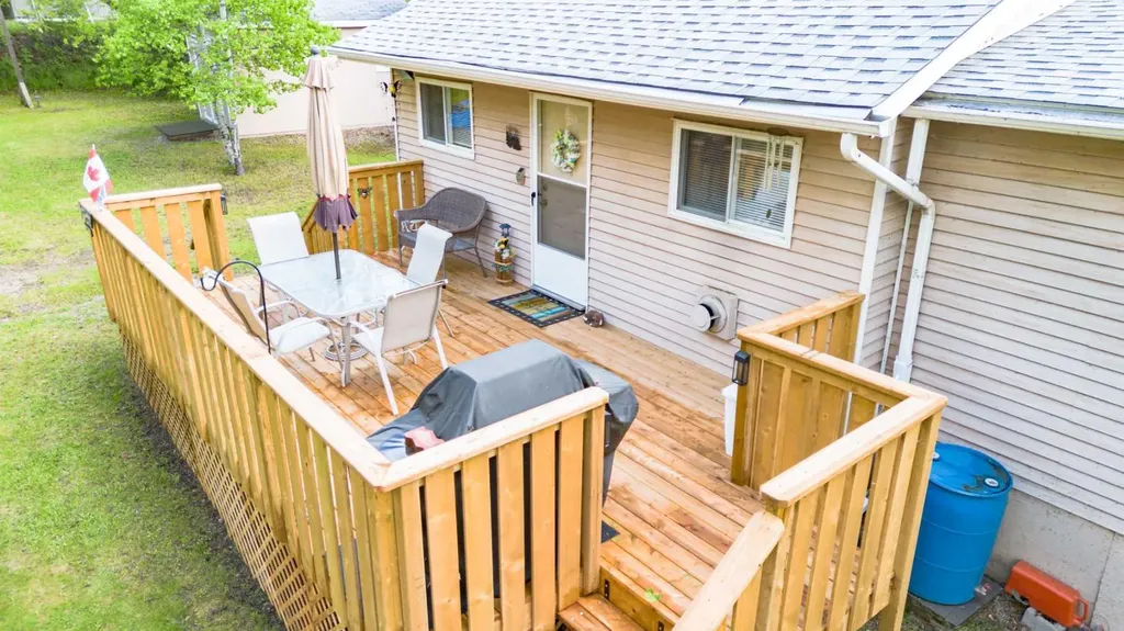 14 & 16 4 Street White Sands AB T0C 2L0