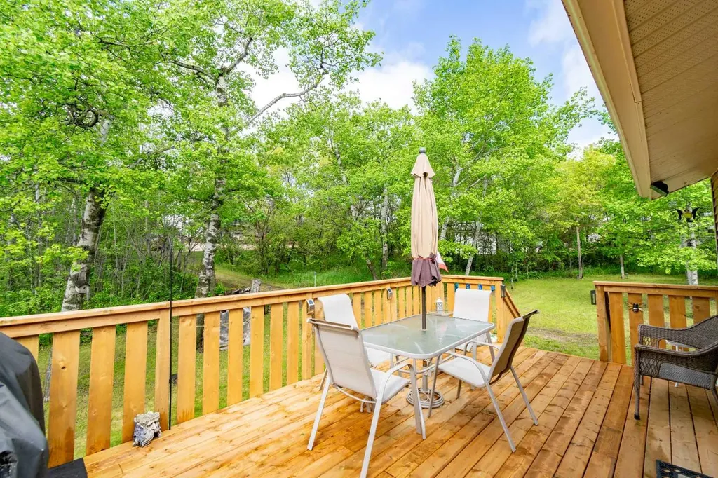 14 & 16 4 Street White Sands AB T0C 2L0