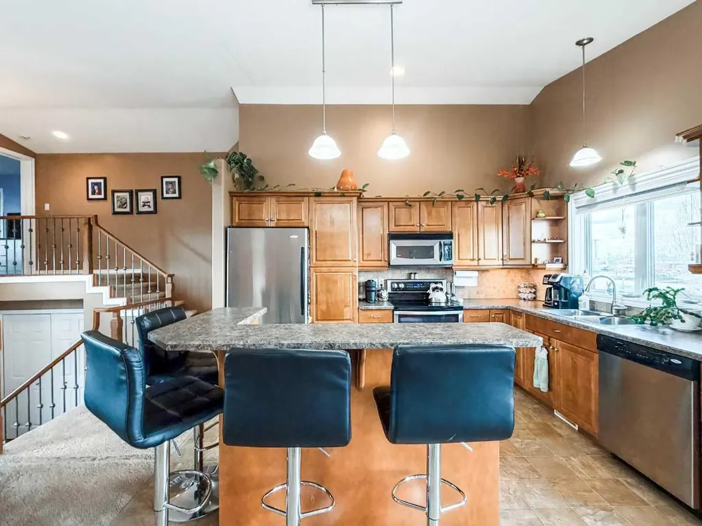 6710 43 Ave Close Stettler AB T4K 1K6
