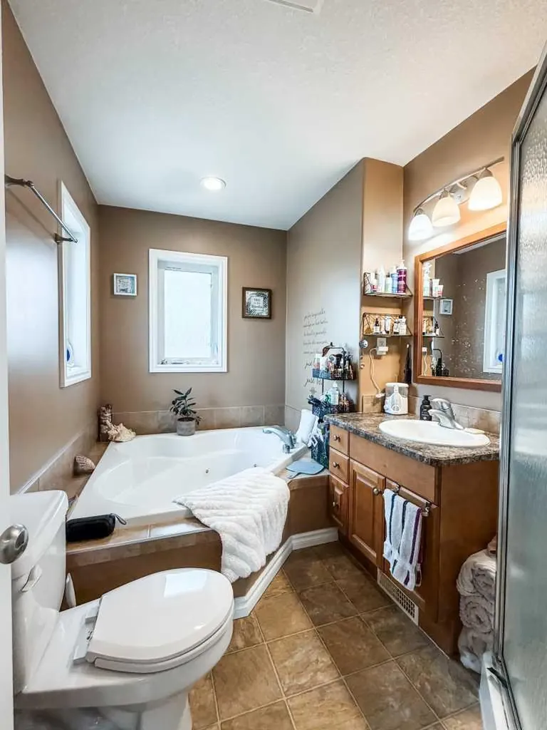 6710 43 Ave Close Stettler AB T4K 1K6