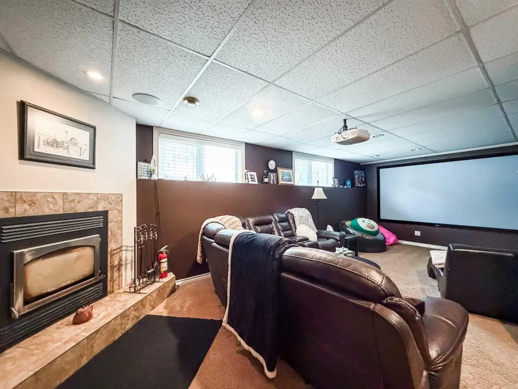 6710 43 Ave Close Stettler AB T4K 1K6