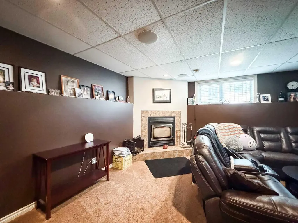 6710 43 Ave Close Stettler AB T4K 1K6
