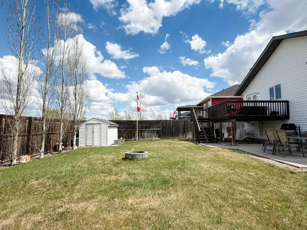6710 43 Ave Close Stettler AB T4K 1K6