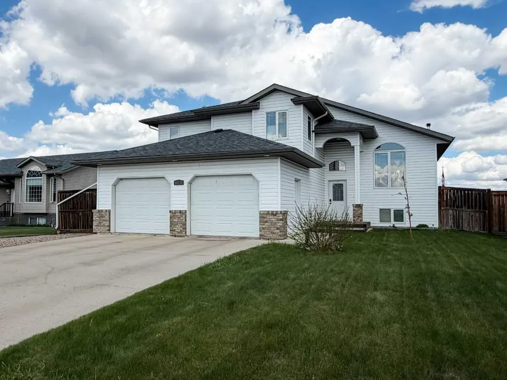 6710 43 Ave Close Stettler AB T4K 1K6