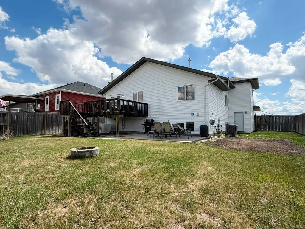 6710 43 Ave Close Stettler AB T4K 1K6