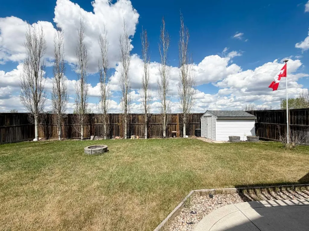 6710 43 Ave Close Stettler AB T4K 1K6
