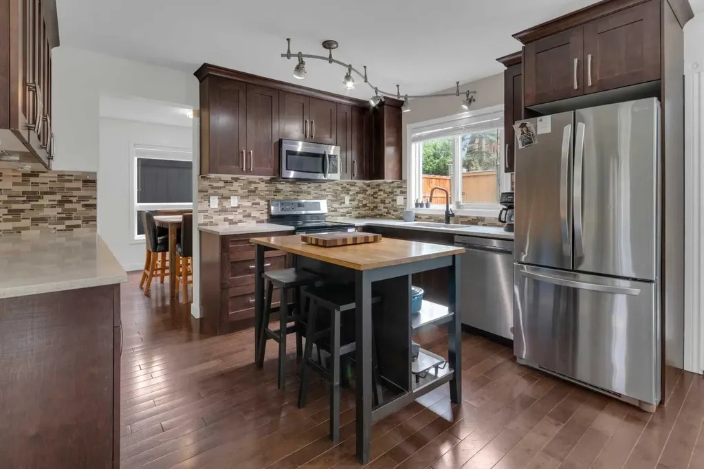 6104 Dalcastle Link Calgary AB T3A 2P5