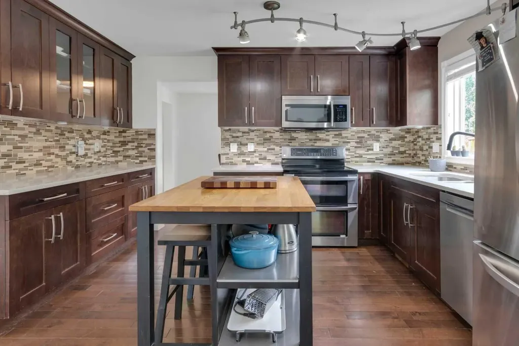 6104 Dalcastle Link Calgary AB T3A 2P5