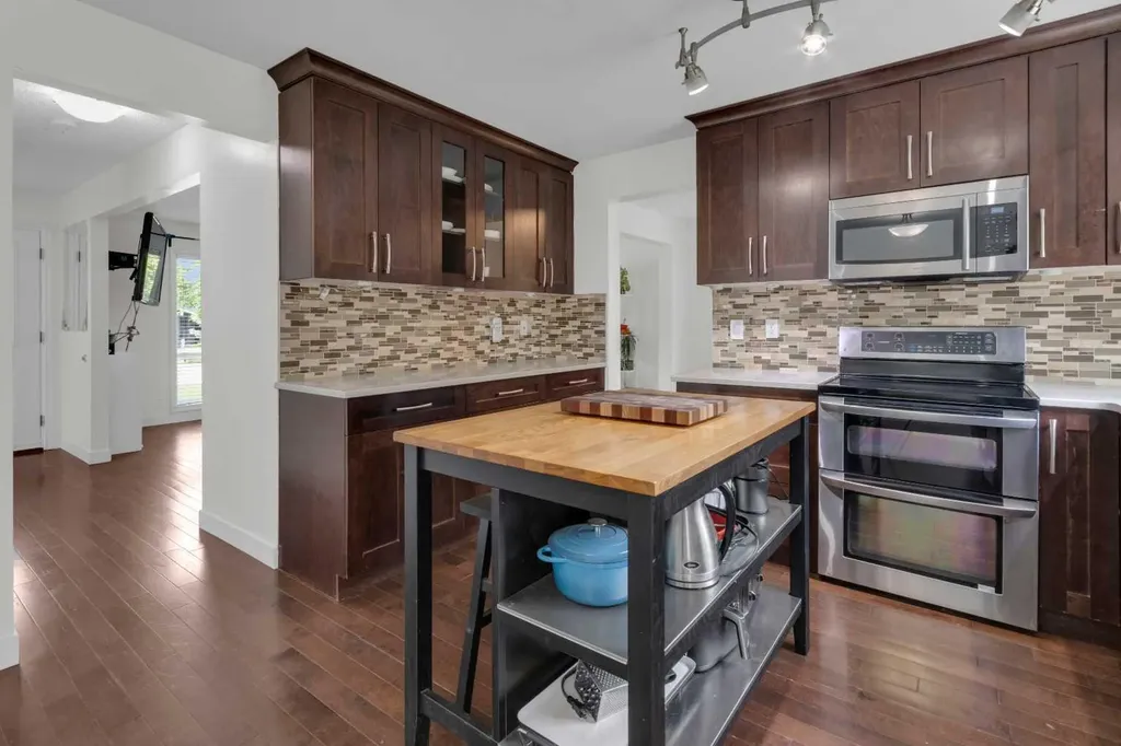 6104 Dalcastle Link Calgary AB T3A 2P5