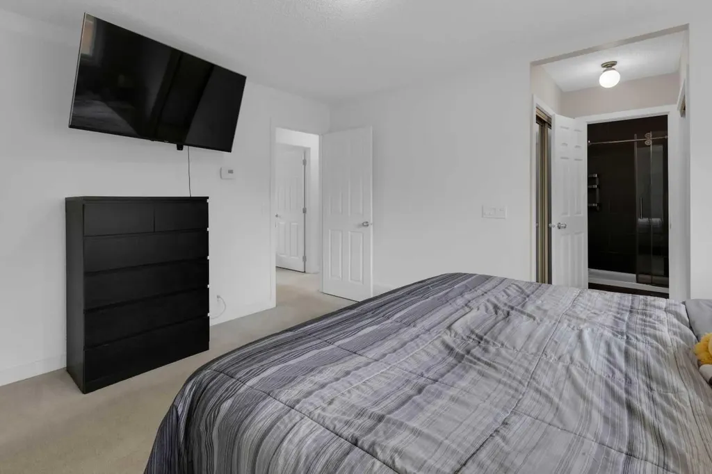 6104 Dalcastle Link Calgary AB T3A 2P5
