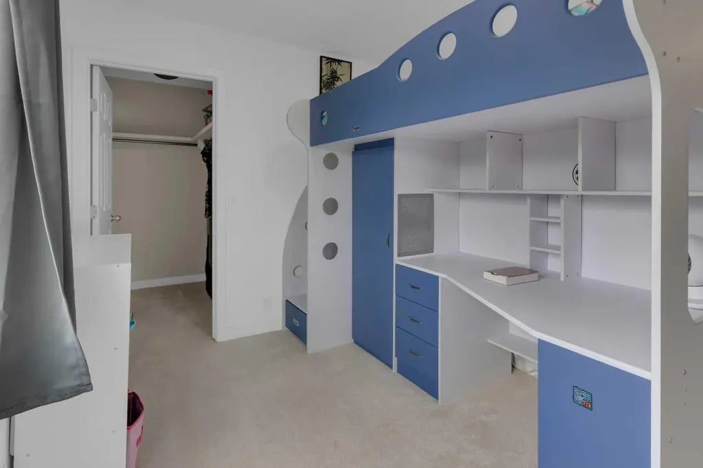 6104 Dalcastle Link Calgary AB T3A 2P5