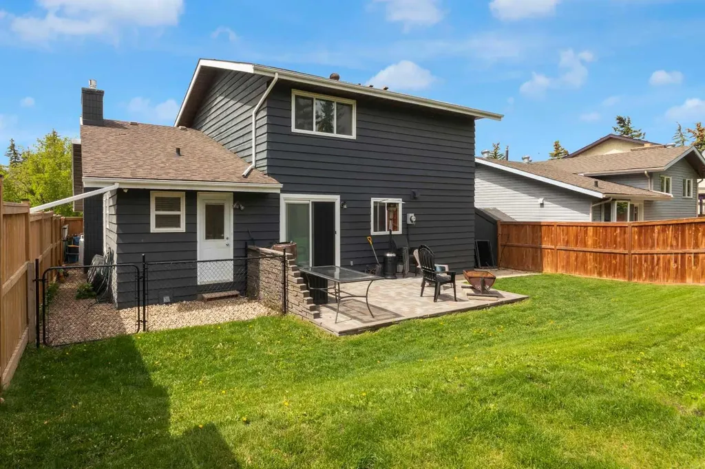 6104 Dalcastle Link Calgary AB T3A 2P5