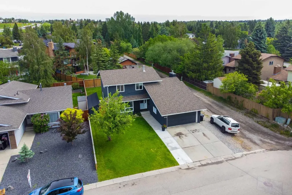 6104 Dalcastle Link Calgary AB T3A 2P5