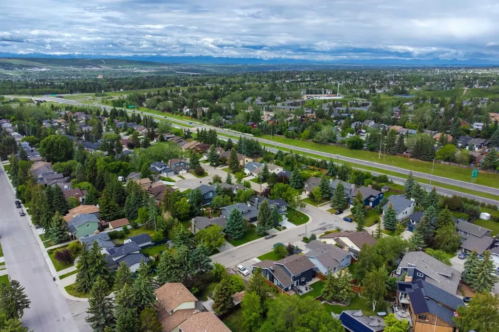 6104 Dalcastle Link Calgary AB T3A 2P5