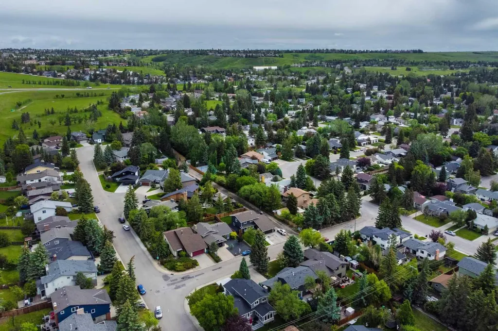 6104 Dalcastle Link Calgary AB T3A 2P5