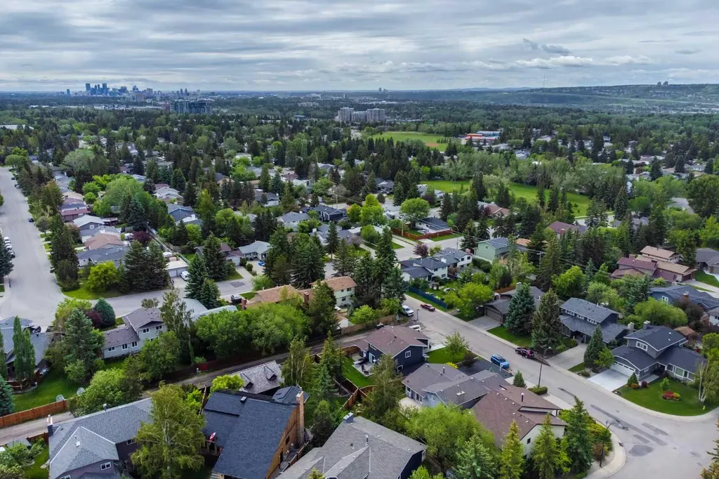 6104 Dalcastle Link Calgary AB T3A 2P5