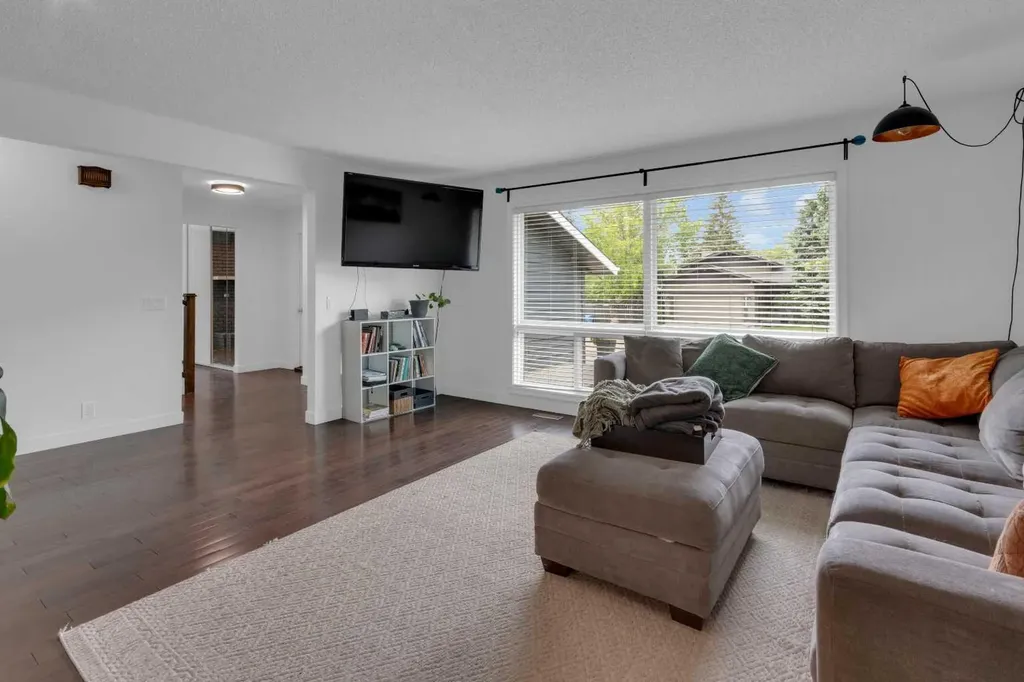 6104 Dalcastle Link Calgary AB T3A 2P5