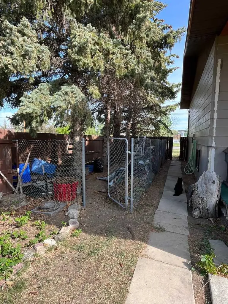 310E 300 N Raymond AB T0K 2S0