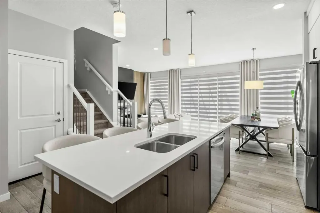 243 Silver Spruce Grove SW Calgary AB T2X 5M2