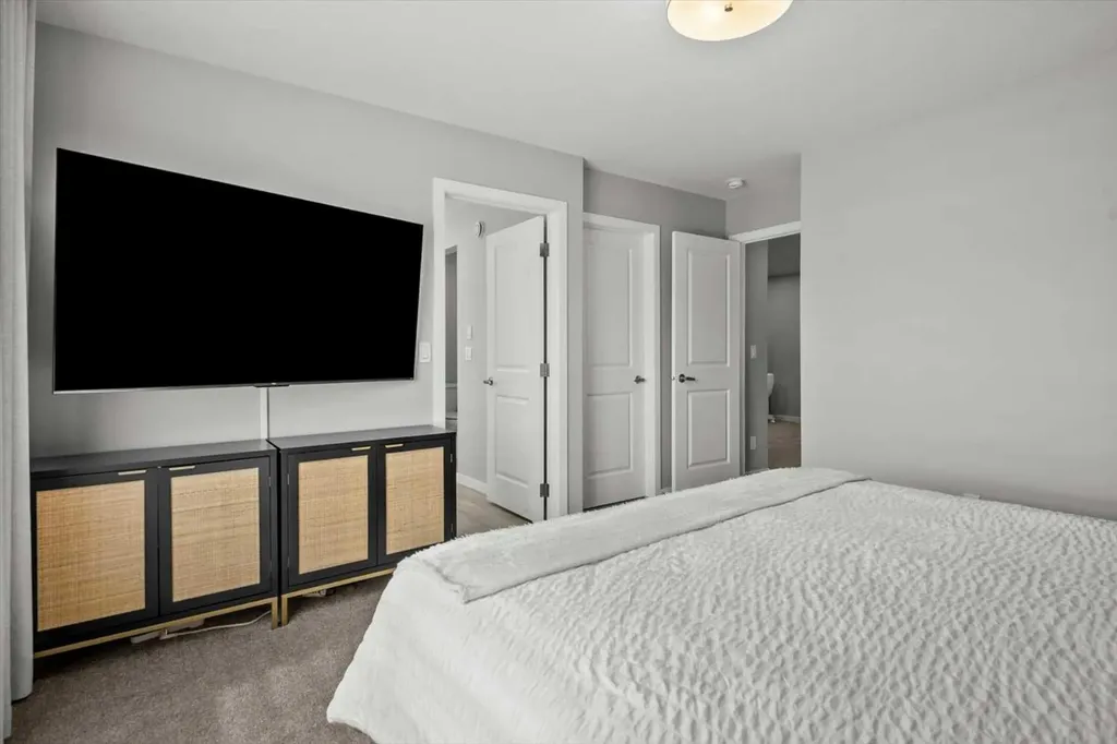 243 Silver Spruce Grove SW Calgary AB T2X 5M2
