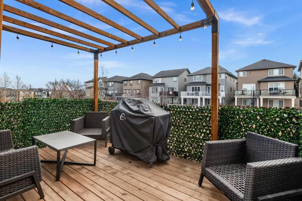 243 Silver Spruce Grove SW Calgary AB T2X 5M2
