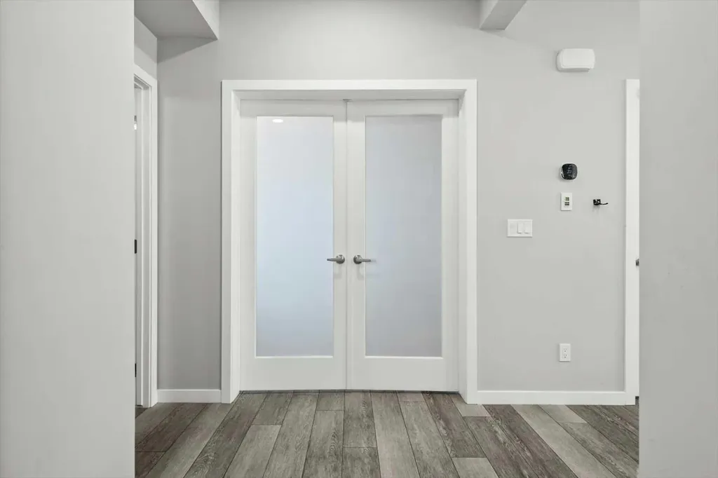 243 Silver Spruce Grove SW Calgary AB T2X 5M2