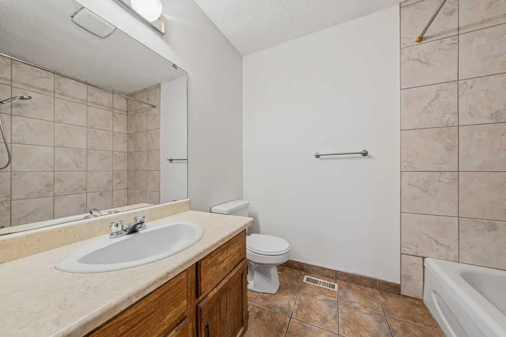 2164 Summerfield Boulevard SE Airdrie AB T4B 1X5