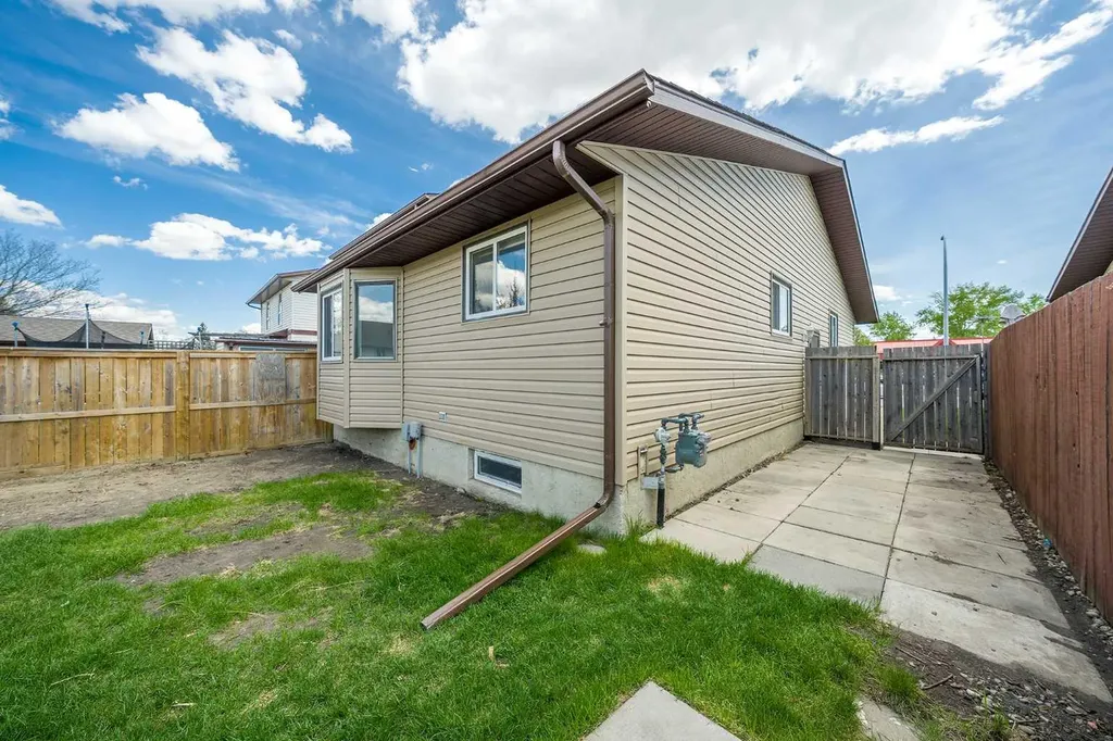 2164 Summerfield Boulevard SE Airdrie AB T4B 1X5