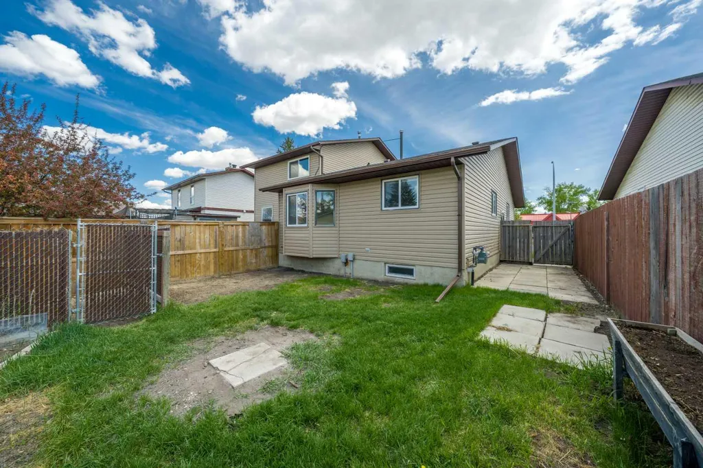 2164 Summerfield Boulevard SE Airdrie AB T4B 1X5