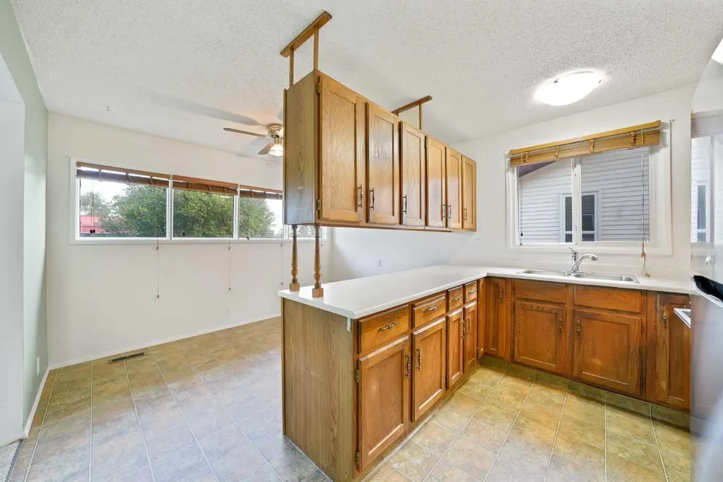 2164 Summerfield Boulevard SE Airdrie AB T4B 1X5
