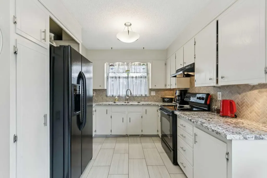 323 Ranchview Place NW Calgary AB T3G 1J8