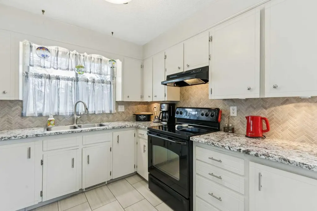 323 Ranchview Place NW Calgary AB T3G 1J8