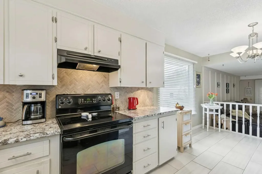 323 Ranchview Place NW Calgary AB T3G 1J8