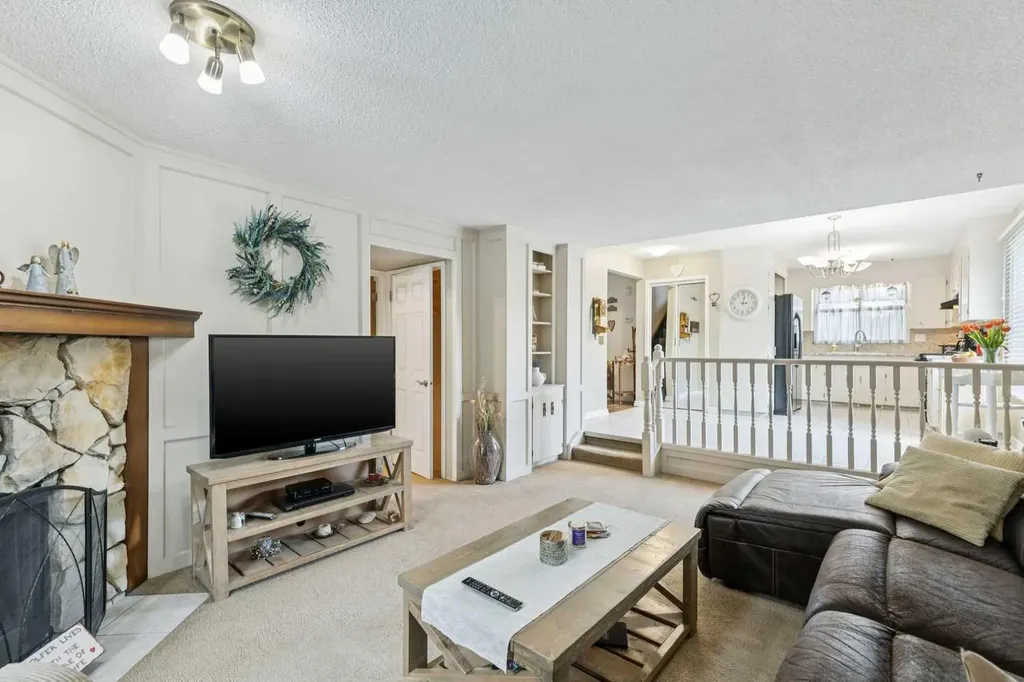 323 Ranchview Place NW Calgary AB T3G 1J8