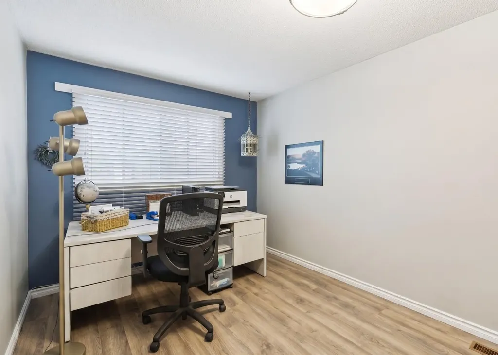 323 Ranchview Place NW Calgary AB T3G 1J8