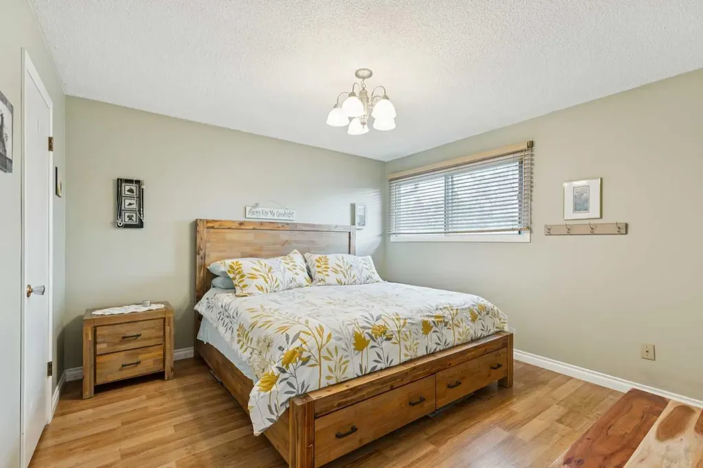 323 Ranchview Place NW Calgary AB T3G 1J8