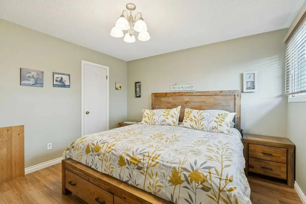 323 Ranchview Place NW Calgary AB T3G 1J8