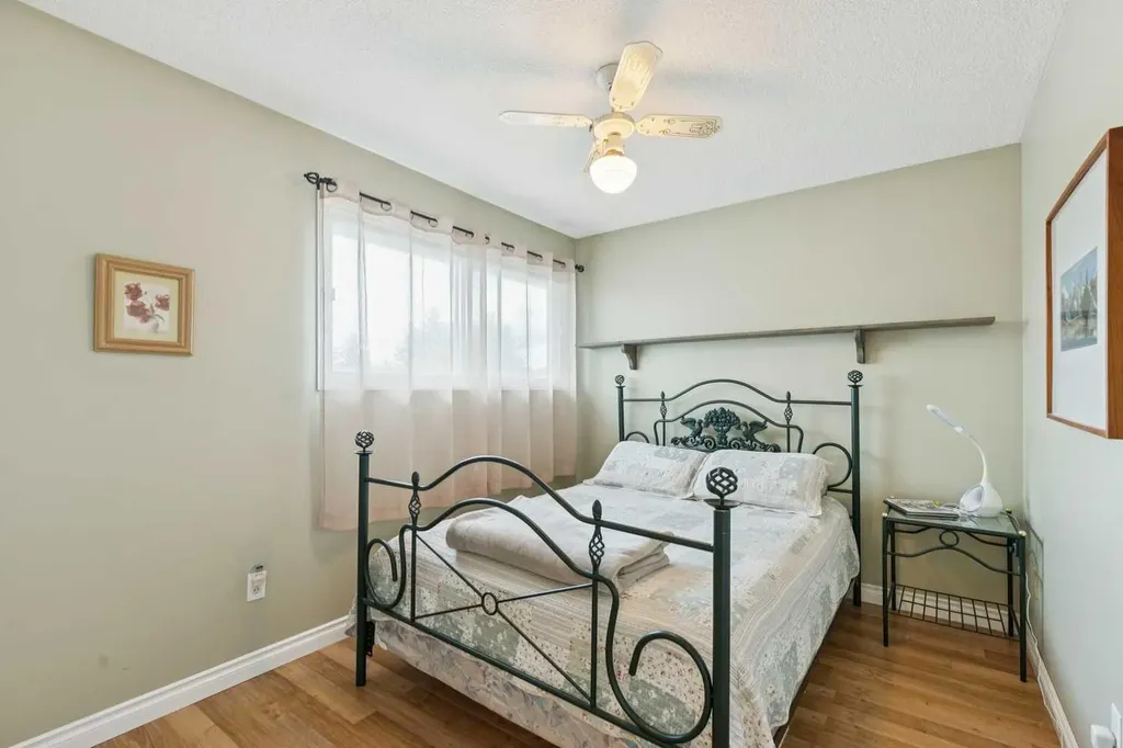 323 Ranchview Place NW Calgary AB T3G 1J8