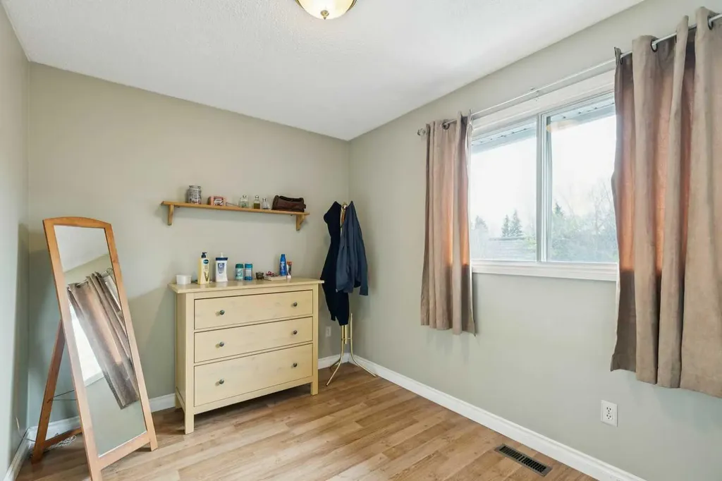 323 Ranchview Place NW Calgary AB T3G 1J8